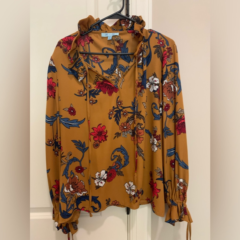 Boutique top in mustard and brilliant blue. EUC size large.